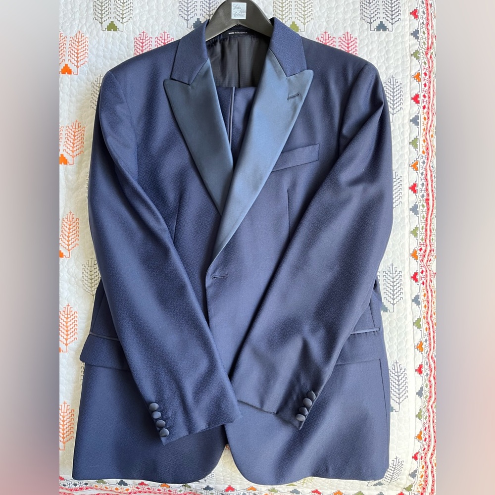 Emporio Armani navy blue tuxedo 54R EU (43R US)